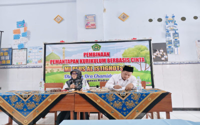 Merajut Ukhuwah, Menguatkan Asa Ilmiah : Pembekalan Pemantapan Kurikulum Berbasis Cinta